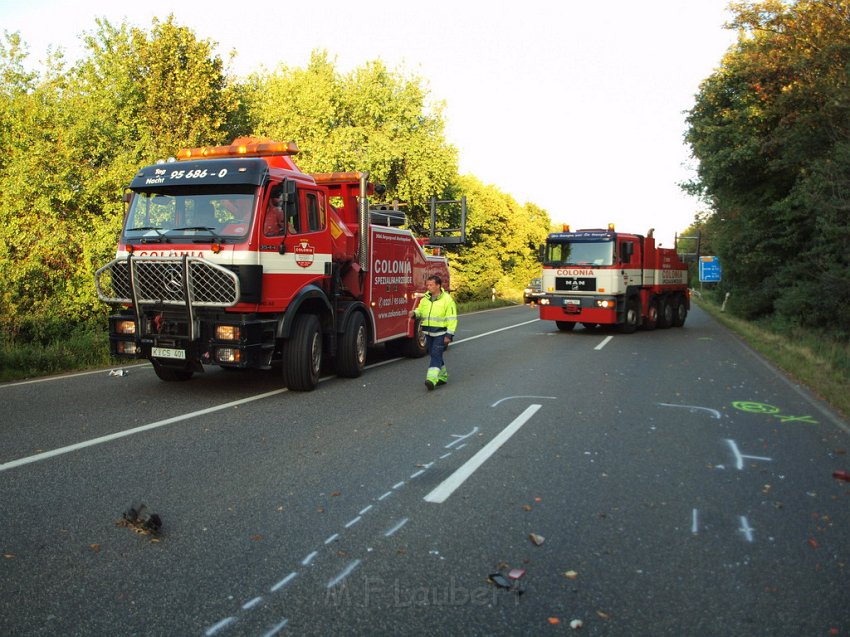 Schwerer VU Koeln Immendorf Kerkraderstr P376.JPG